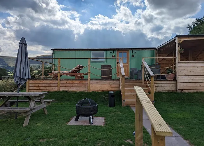 Red Darren Luxury Hut